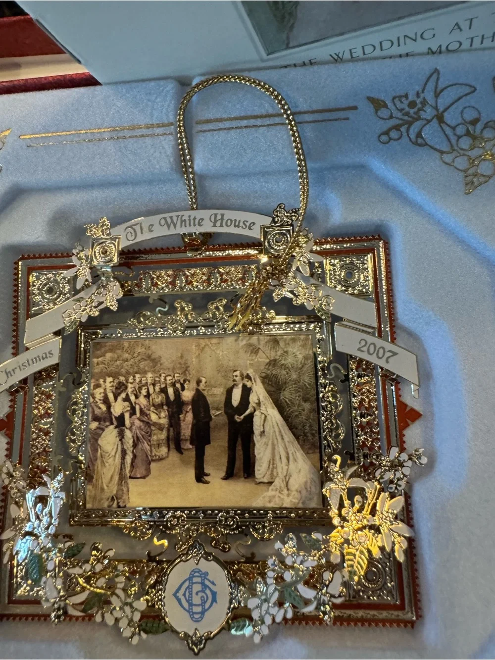 2007 White House Gold and White Ornate Holiday Ornament